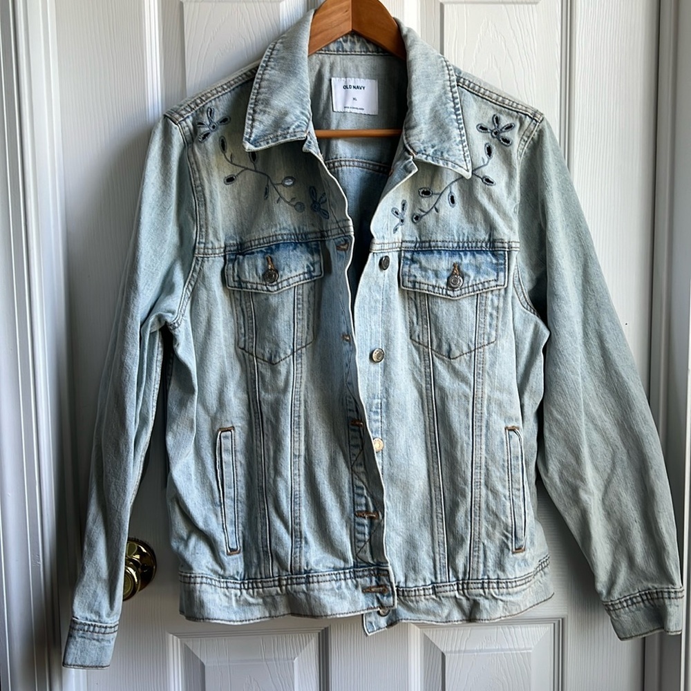 Light Wash Denim Jacket Perfect For the Spring Season Old Navy Size XL